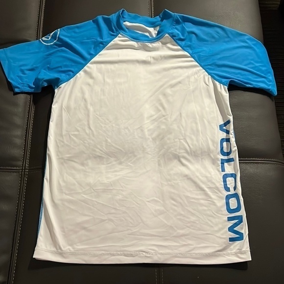 𝅺MEN'S new small Volcom shirt - Picture 1 of 4
